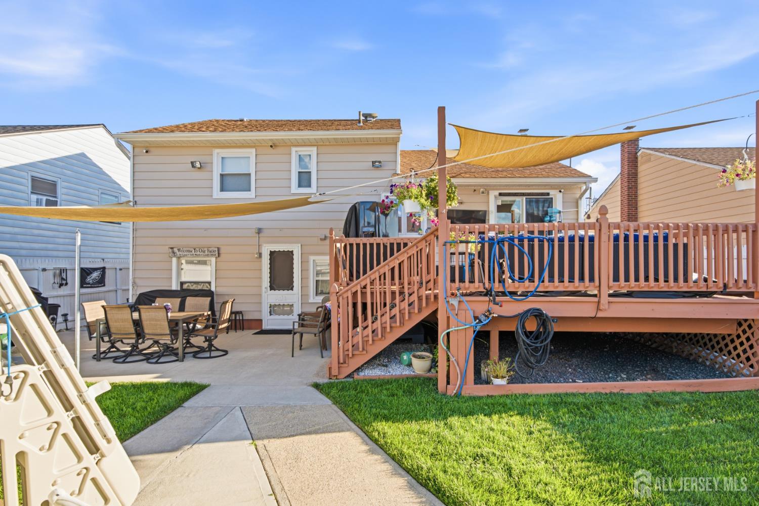 8 Oak Street Carteret NJ 07008