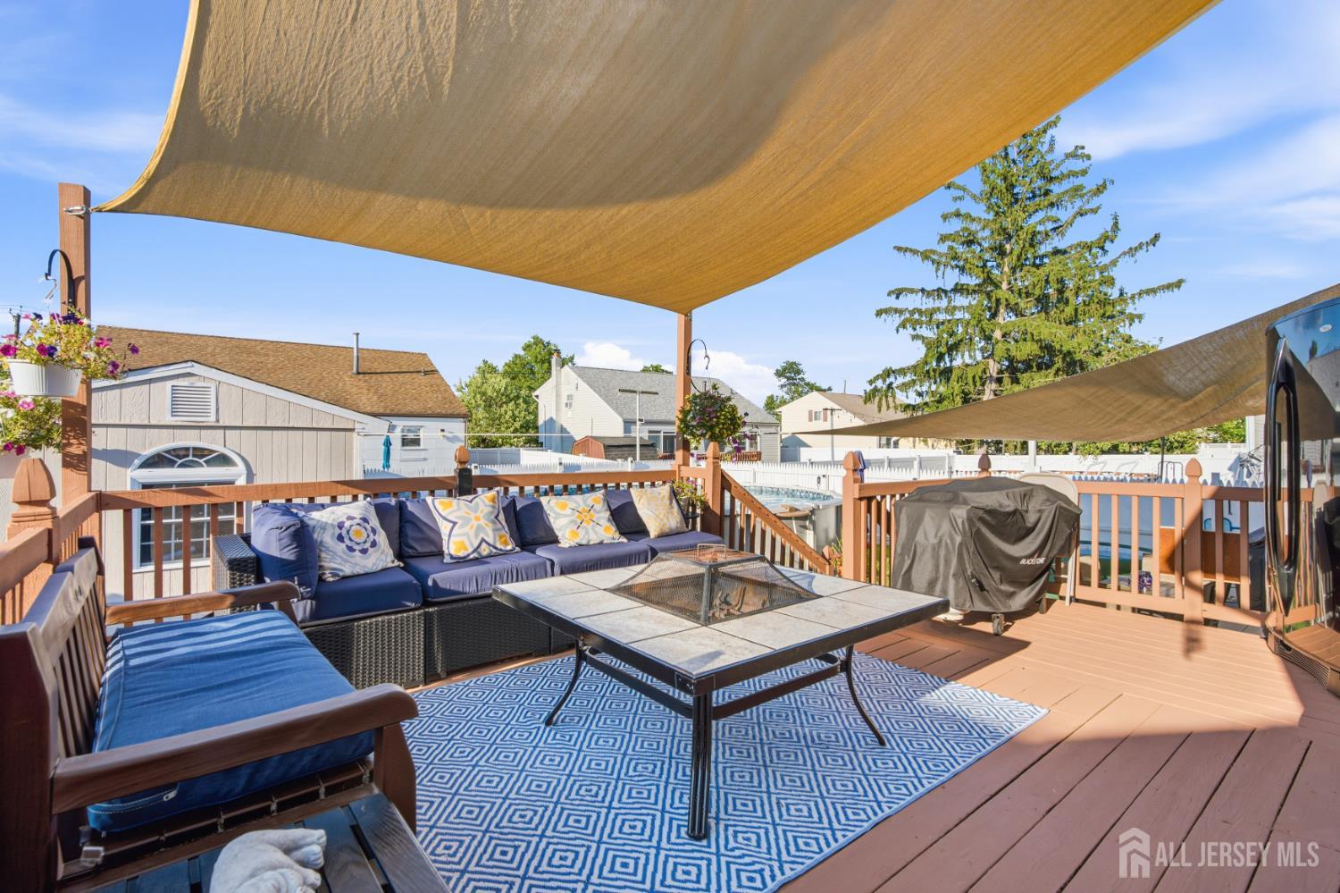 8 Oak Street Carteret NJ 07008