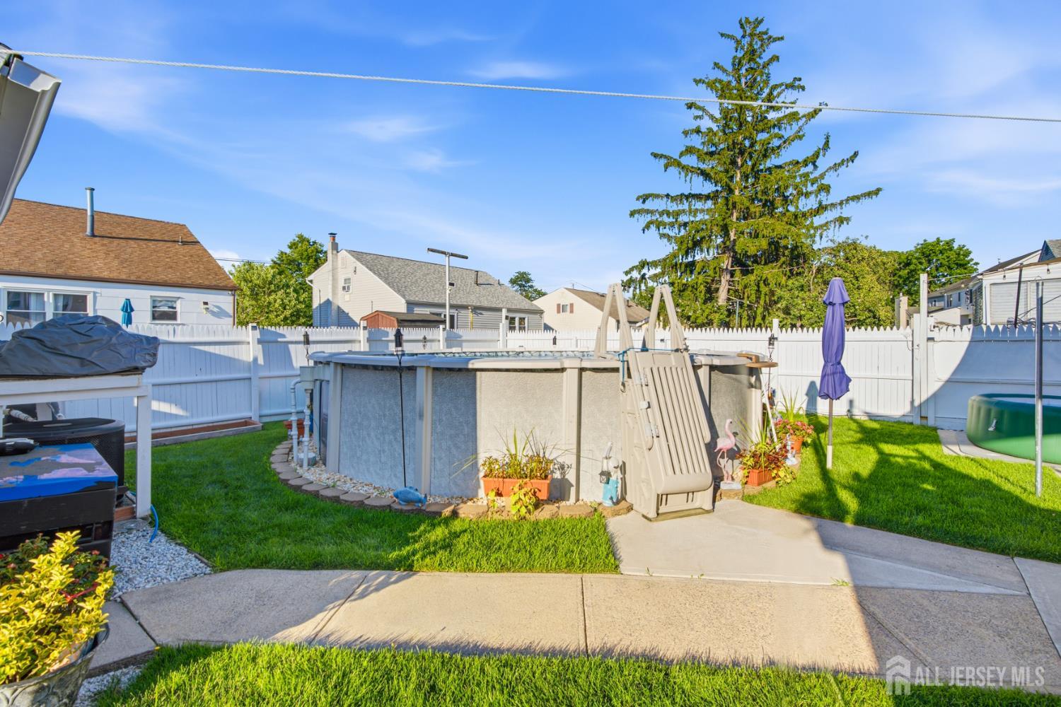 8 Oak Street Carteret NJ 07008