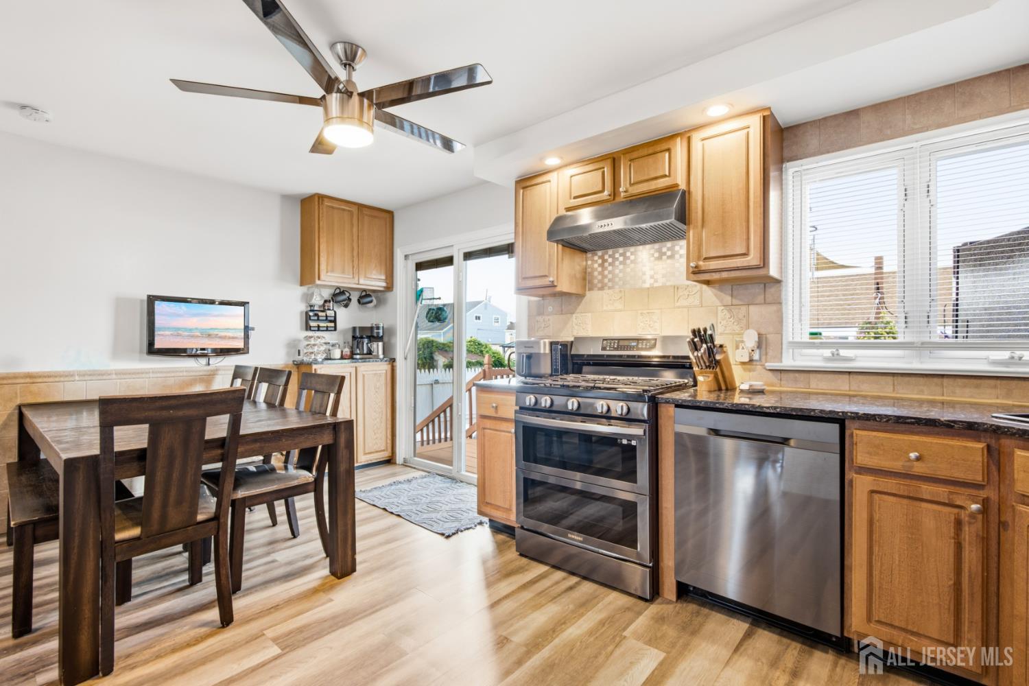 8 Oak Street Carteret NJ 07008