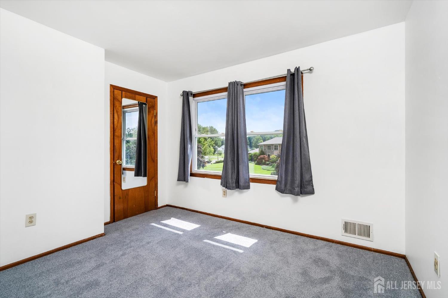 10 Timber Wolf Drive Hamilton NJ 08620