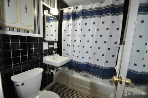213 Old Post Road Edison NJ 08817