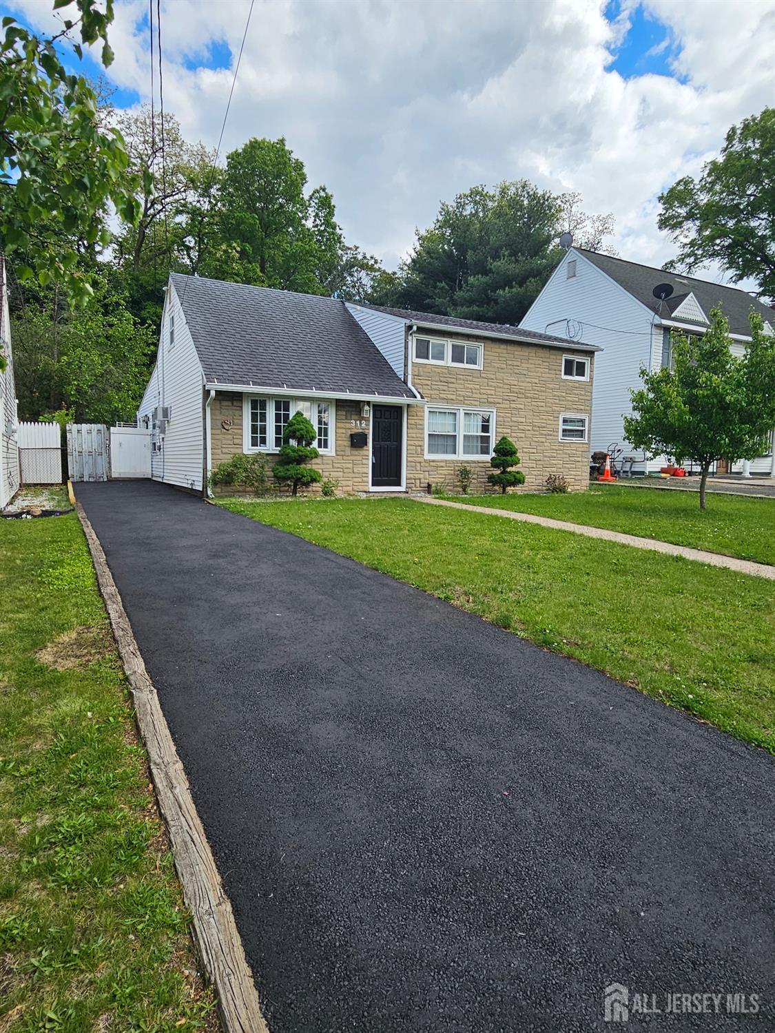 312 Woodruff Avenue Avenel NJ 07001