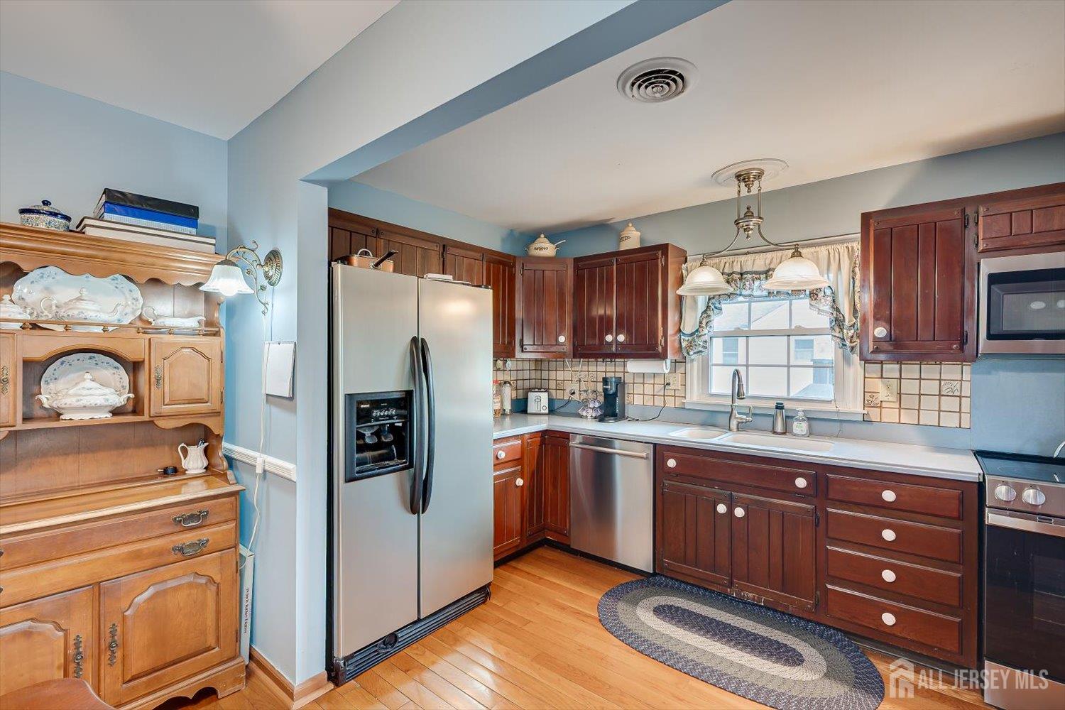669 Old Post Road Edison NJ 08817