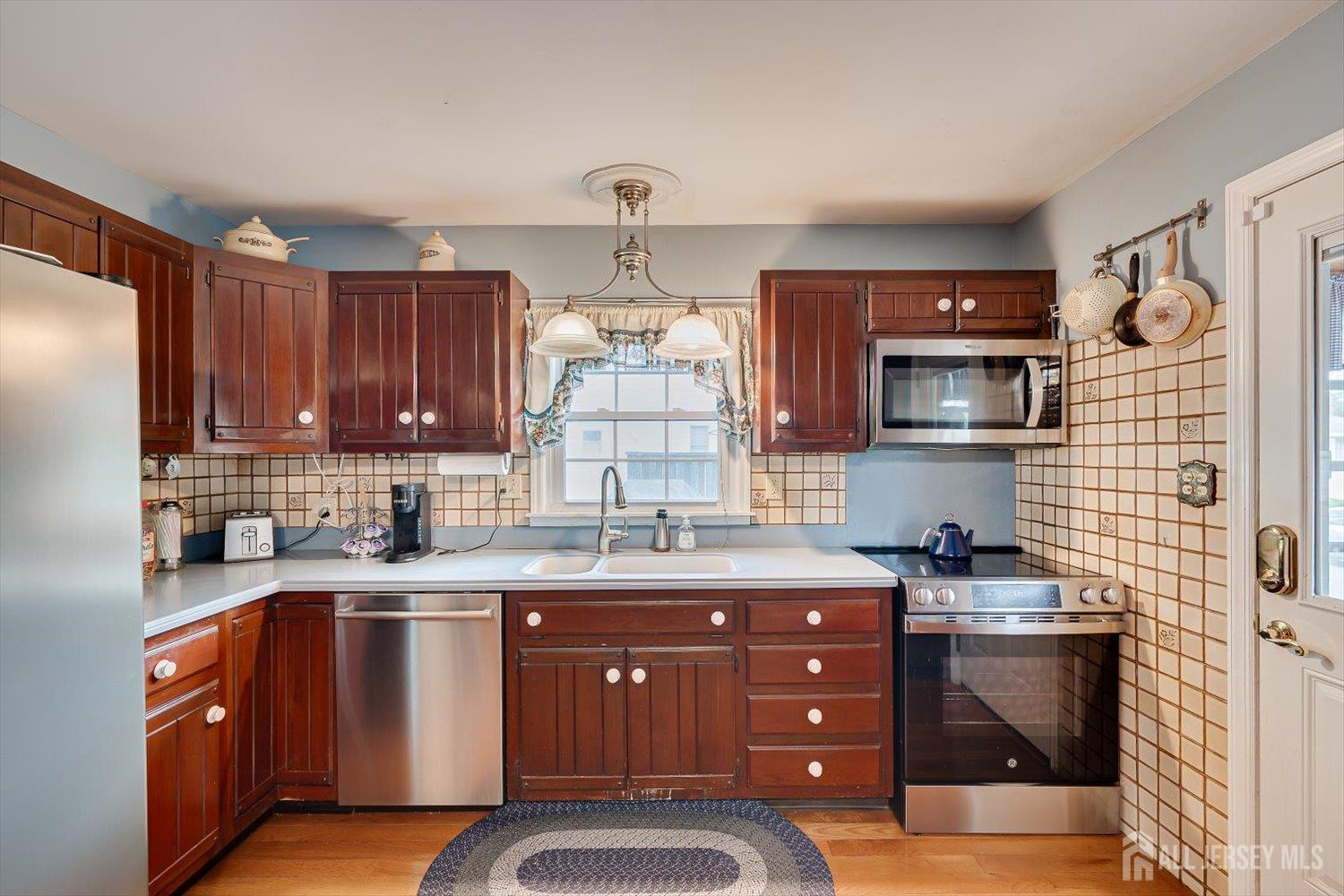 669 Old Post Road Edison NJ 08817