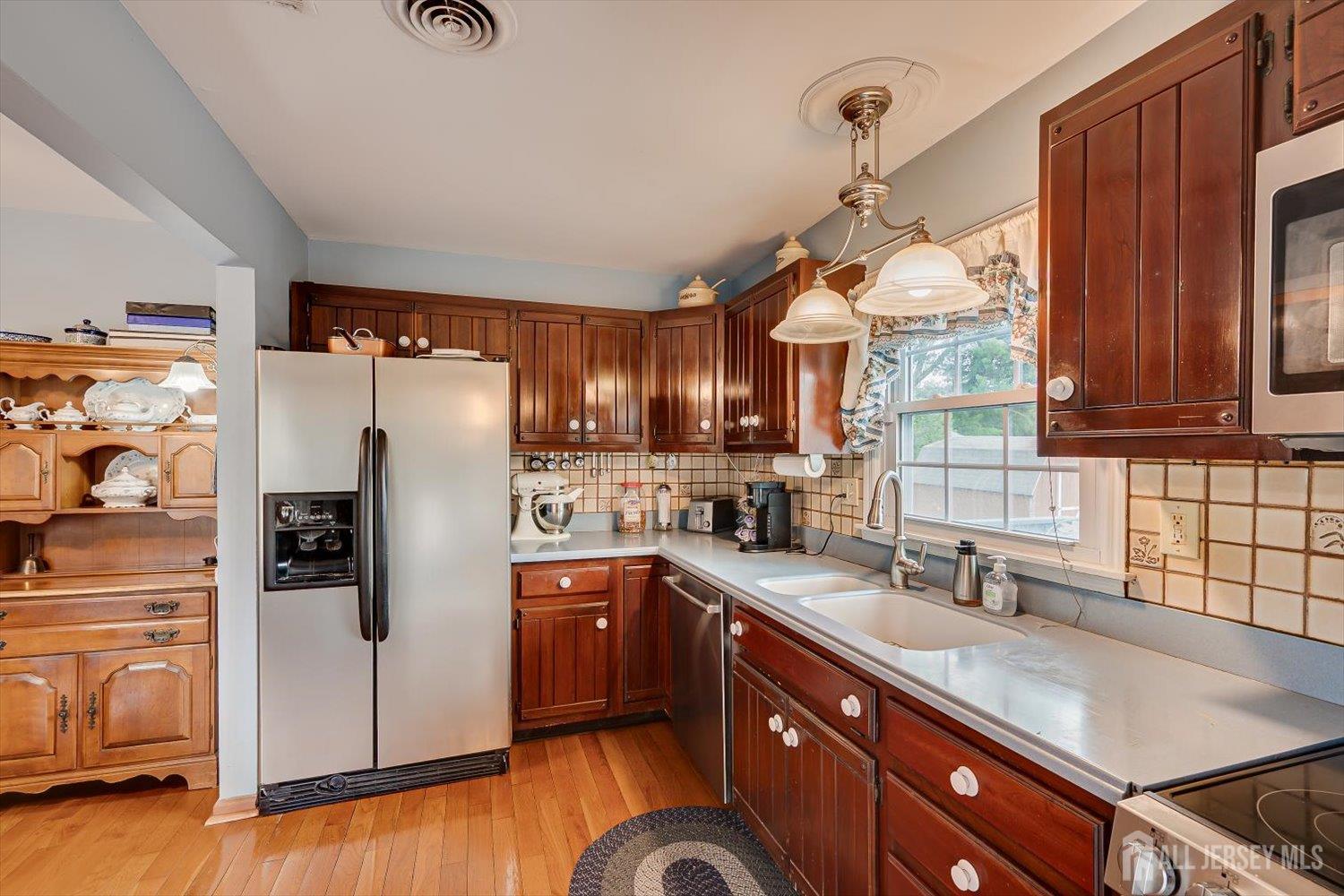 669 Old Post Road Edison NJ 08817