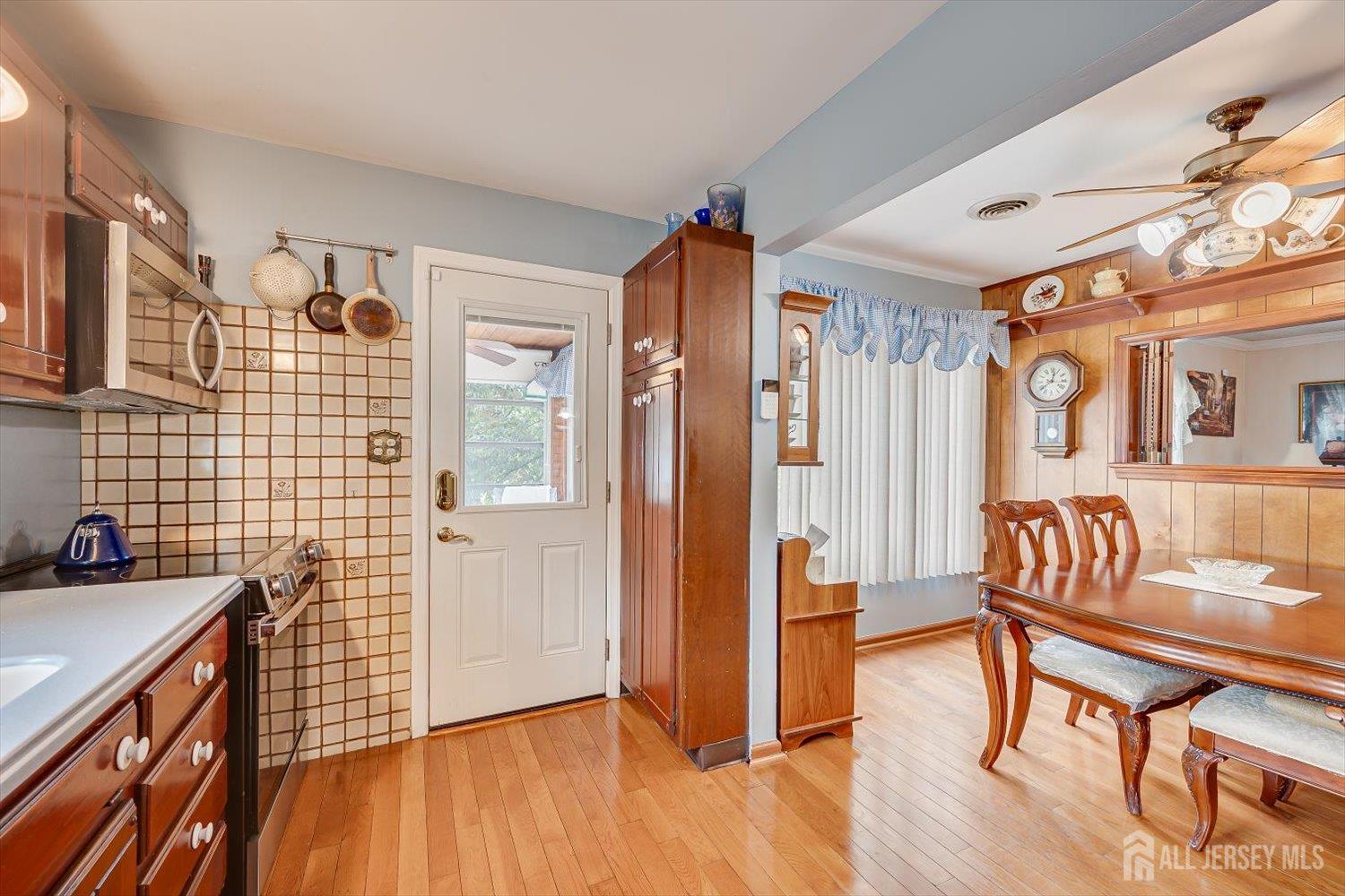 669 Old Post Road Edison NJ 08817