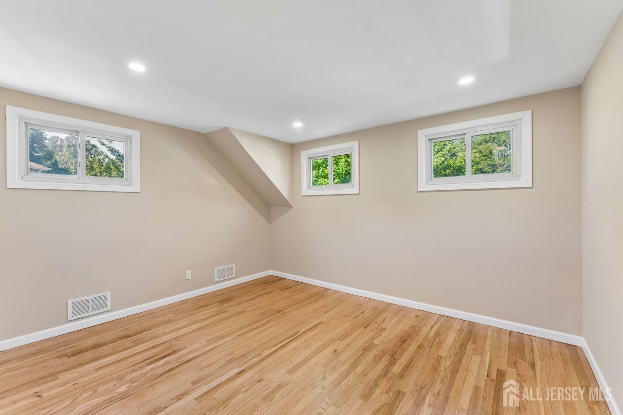 5 Bradford Road East Brunswick NJ 08816