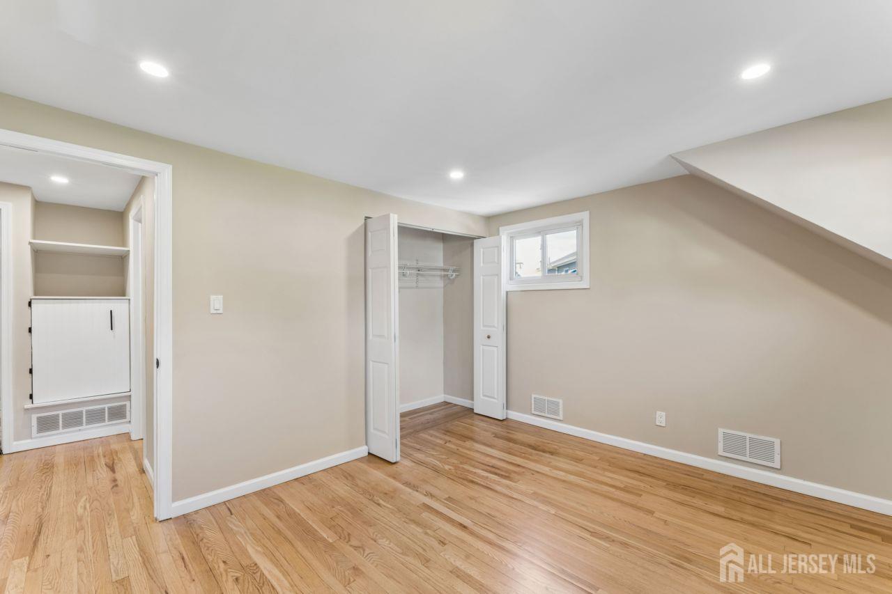 5 Bradford Road East Brunswick NJ 08816