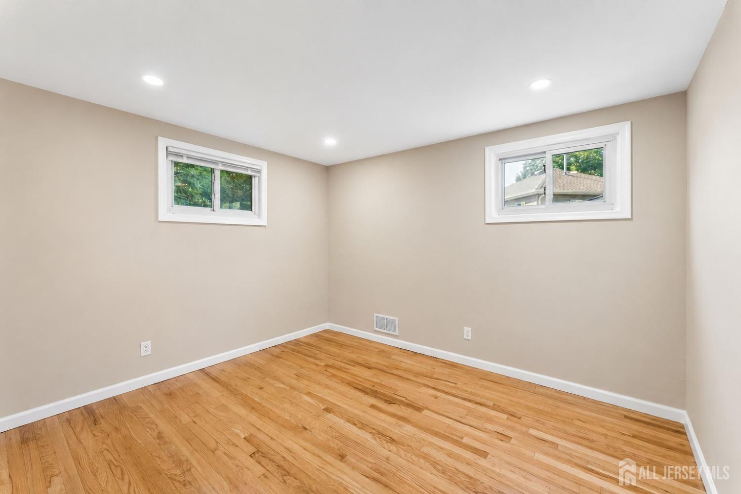 5 Bradford Road East Brunswick NJ 08816