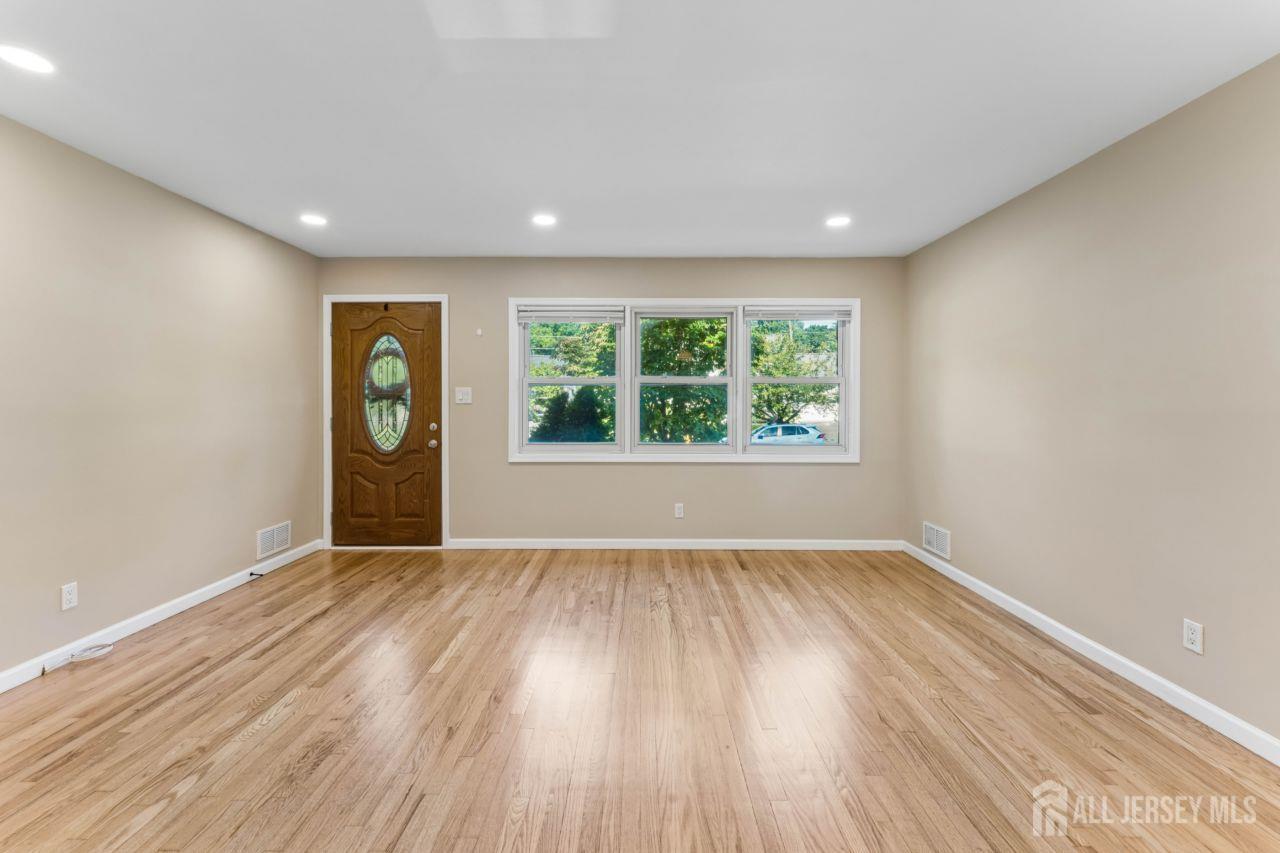5 Bradford Road East Brunswick NJ 08816