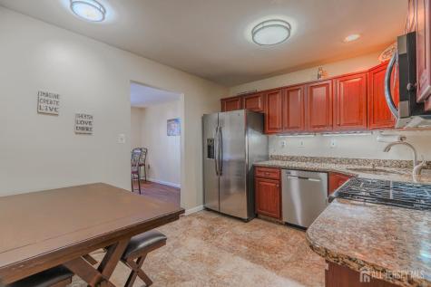 33 Vandeventer Court Sayreville NJ 08872