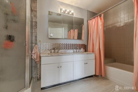 33 Vandeventer Court Sayreville NJ 08872