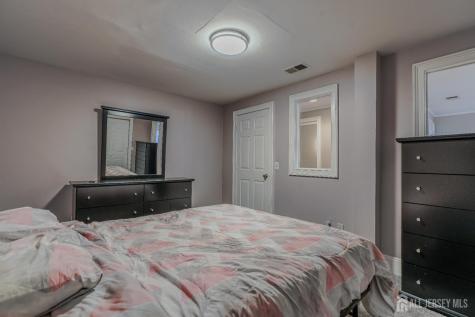 33 Vandeventer Court Sayreville NJ 08872