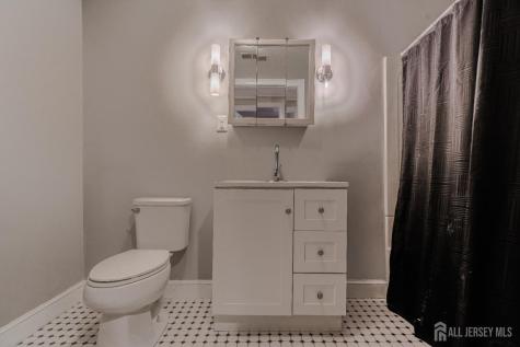 33 Vandeventer Court Sayreville NJ 08872
