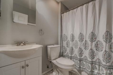 33 Vandeventer Court Sayreville NJ 08872