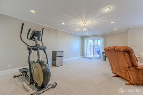 33 Vandeventer Court Sayreville NJ 08872