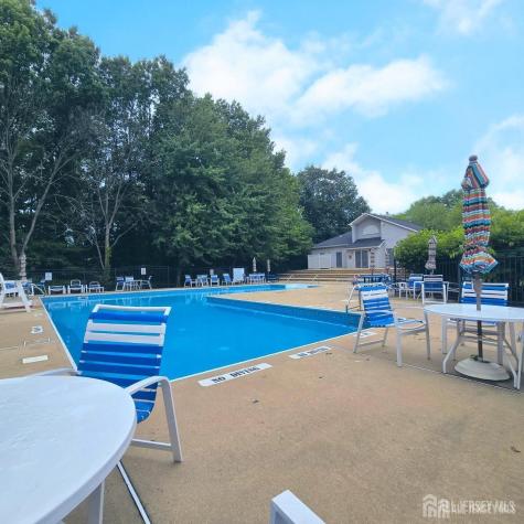 33 Vandeventer Court Sayreville NJ 08872