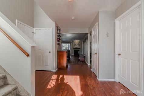 33 Vandeventer Court Sayreville NJ 08872