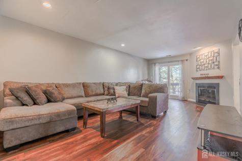 33 Vandeventer Court Sayreville NJ 08872