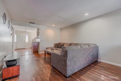 33 Vandeventer Court Sayreville NJ 08872