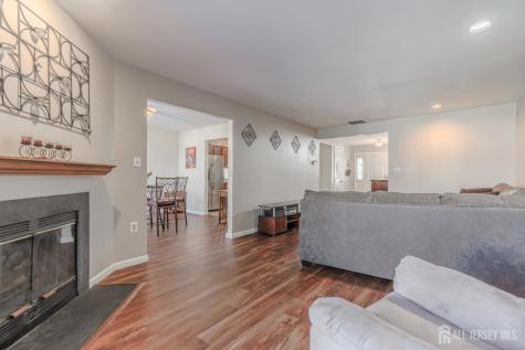 33 Vandeventer Court Sayreville NJ 08872