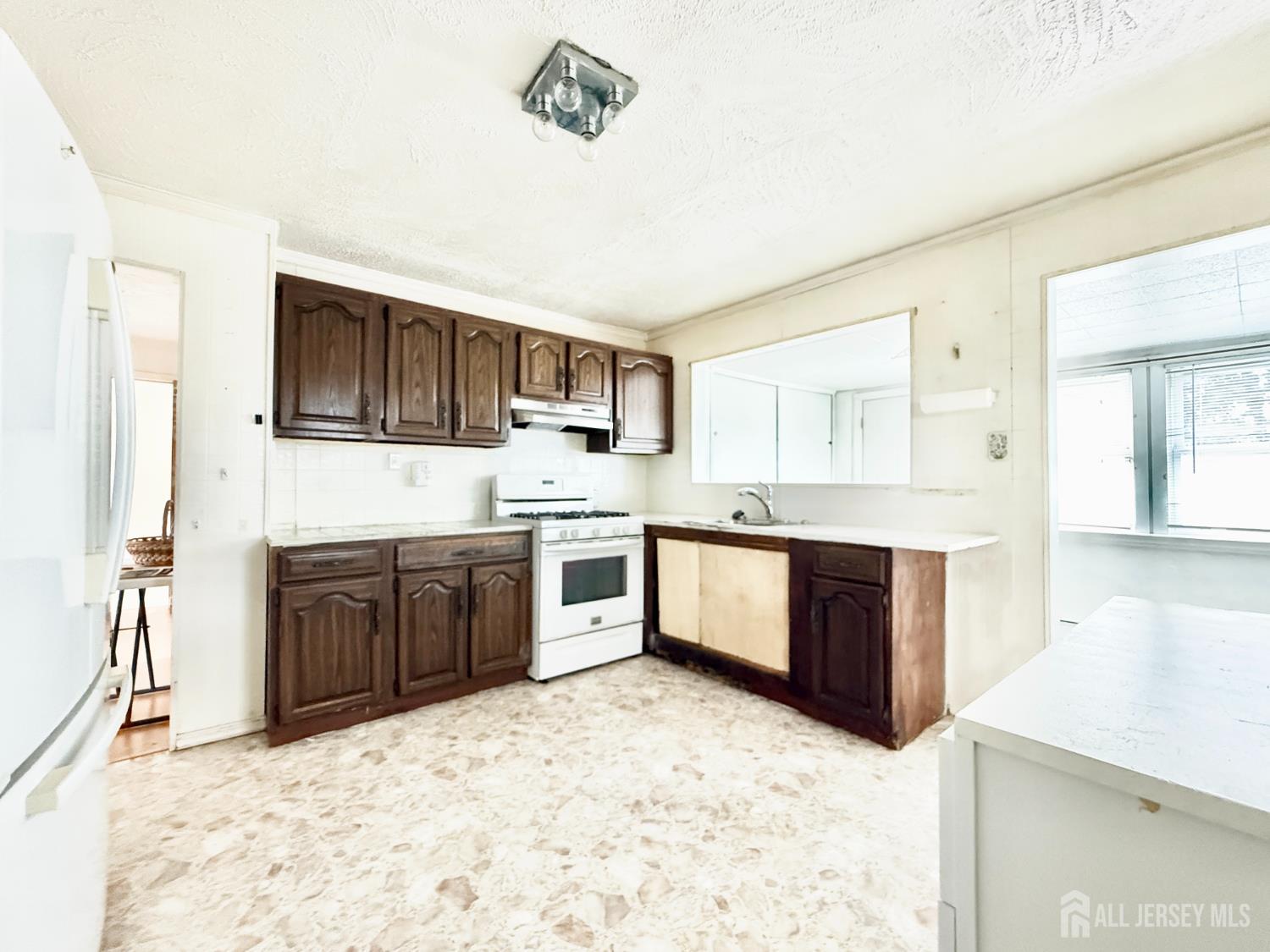 674 Cedar Street Colonia NJ 07067