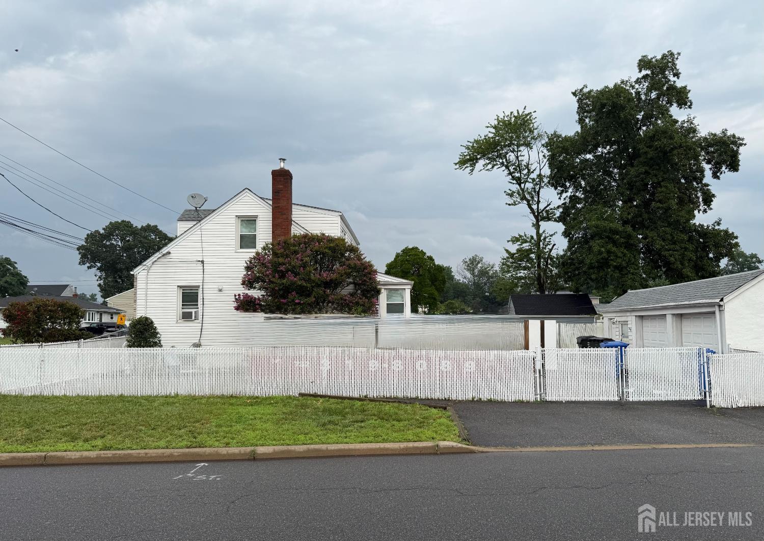 674 Cedar Street Colonia NJ 07067