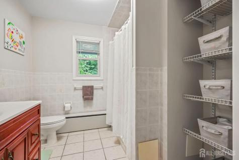 13 SE 13 Glenview Drive West Windsor NJ 08540