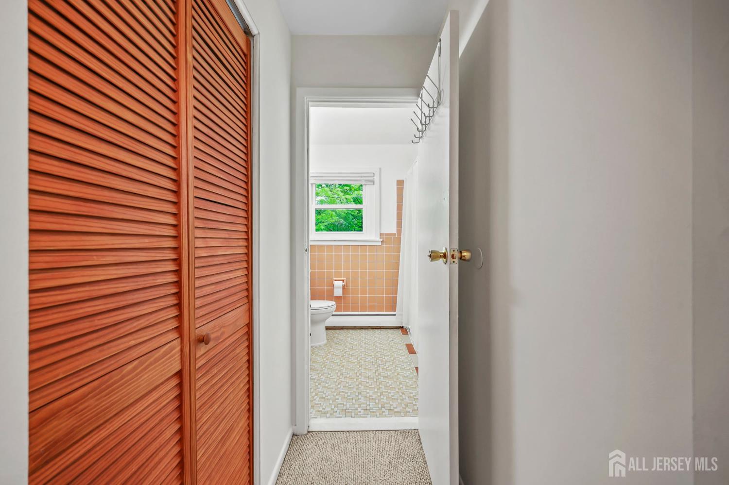 13 SE 13 Glenview Drive West Windsor NJ 08540