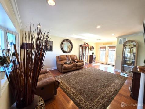 544 Edgeworth Street Middlesex NJ 08846