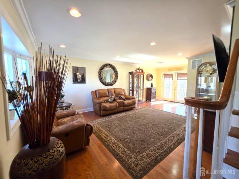 544 Edgeworth Street Middlesex NJ 08846