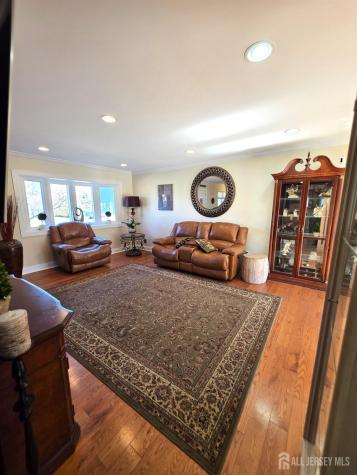 544 Edgeworth Street Middlesex NJ 08846