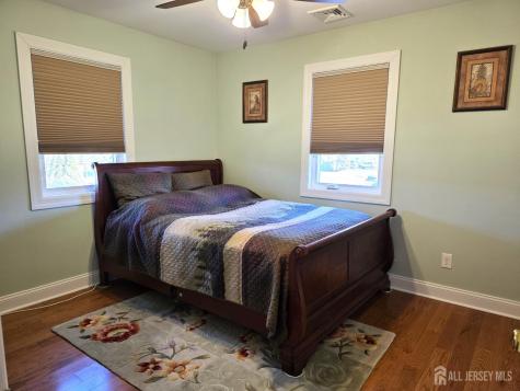 544 Edgeworth Street Middlesex NJ 08846
