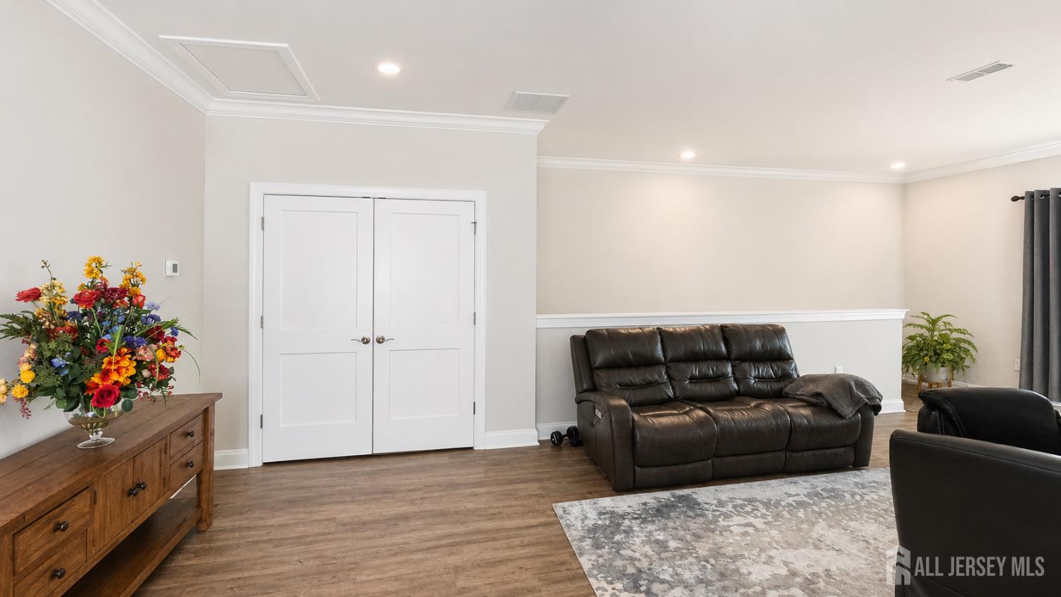 4 Pasture Drive Farmingdale NJ 07727
