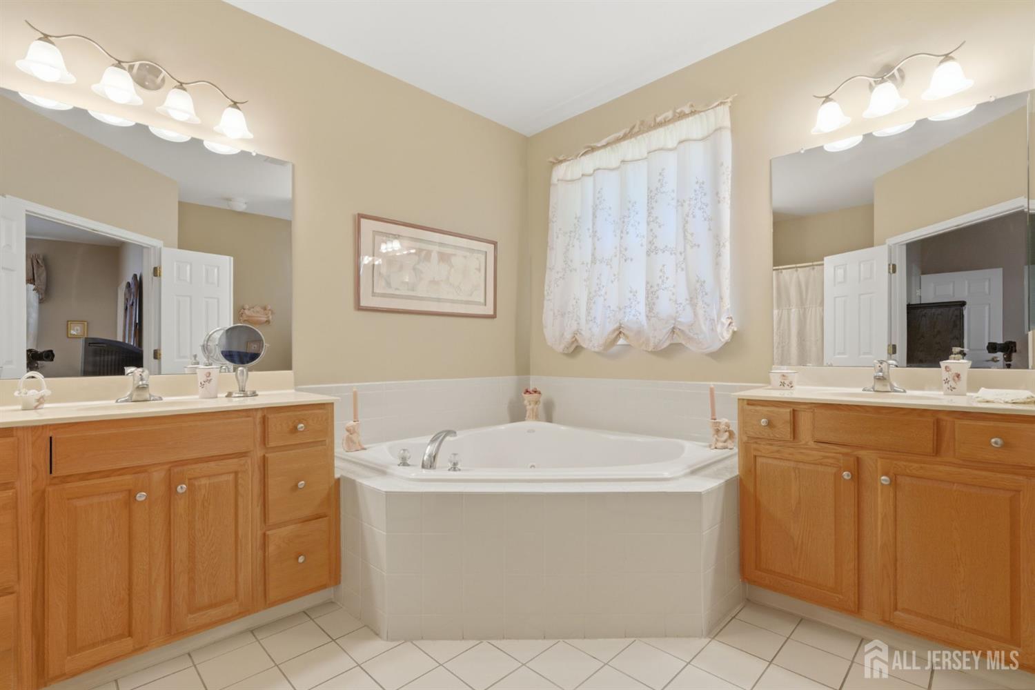 16 Barbaras Way Jackson NJ 08527