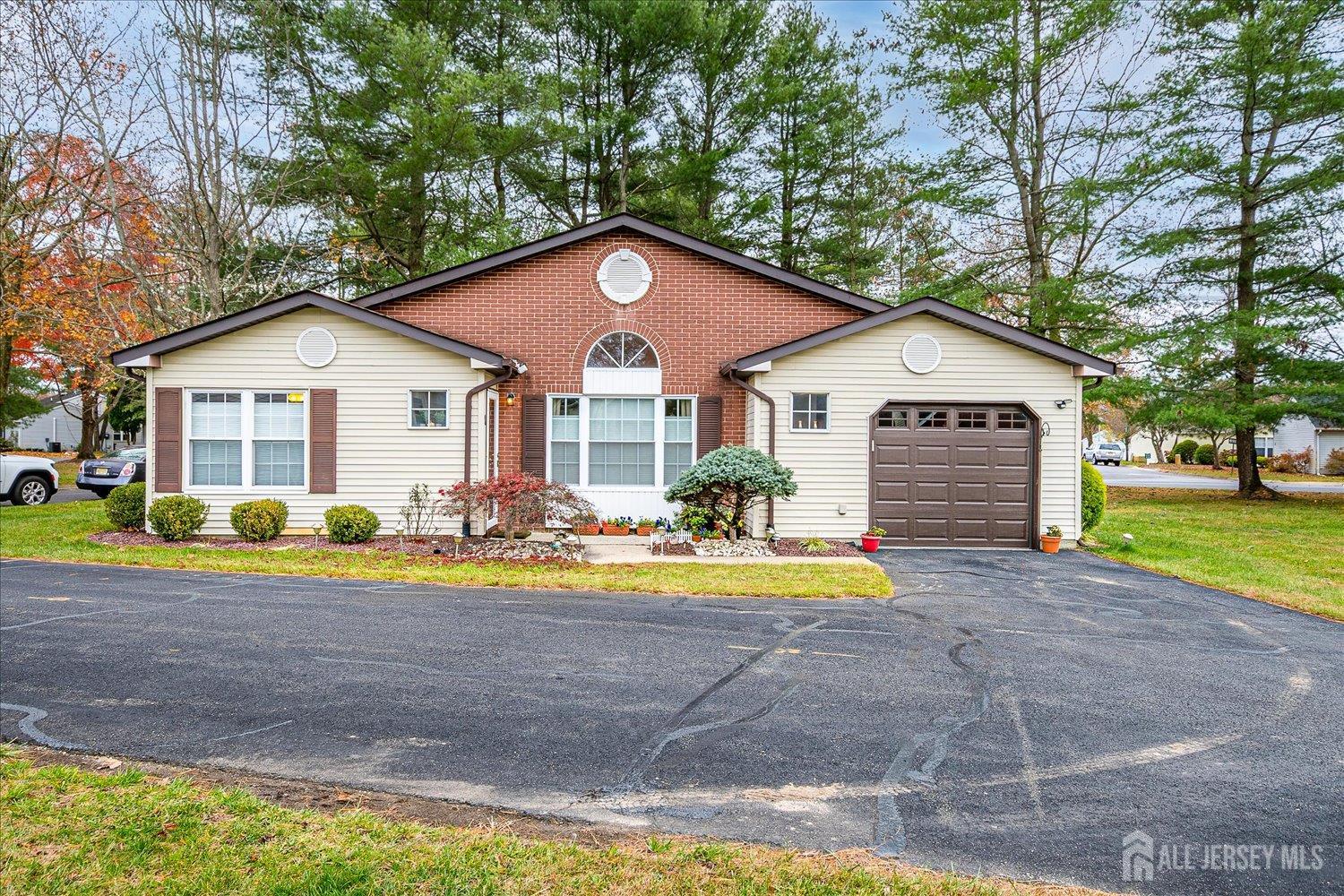 Freehold NJ, 1 Linton Close