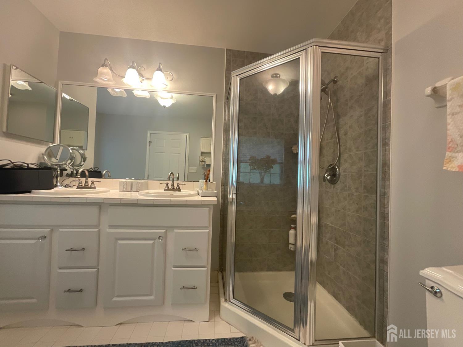 17 Tuthill Court Sayreville NJ 08872