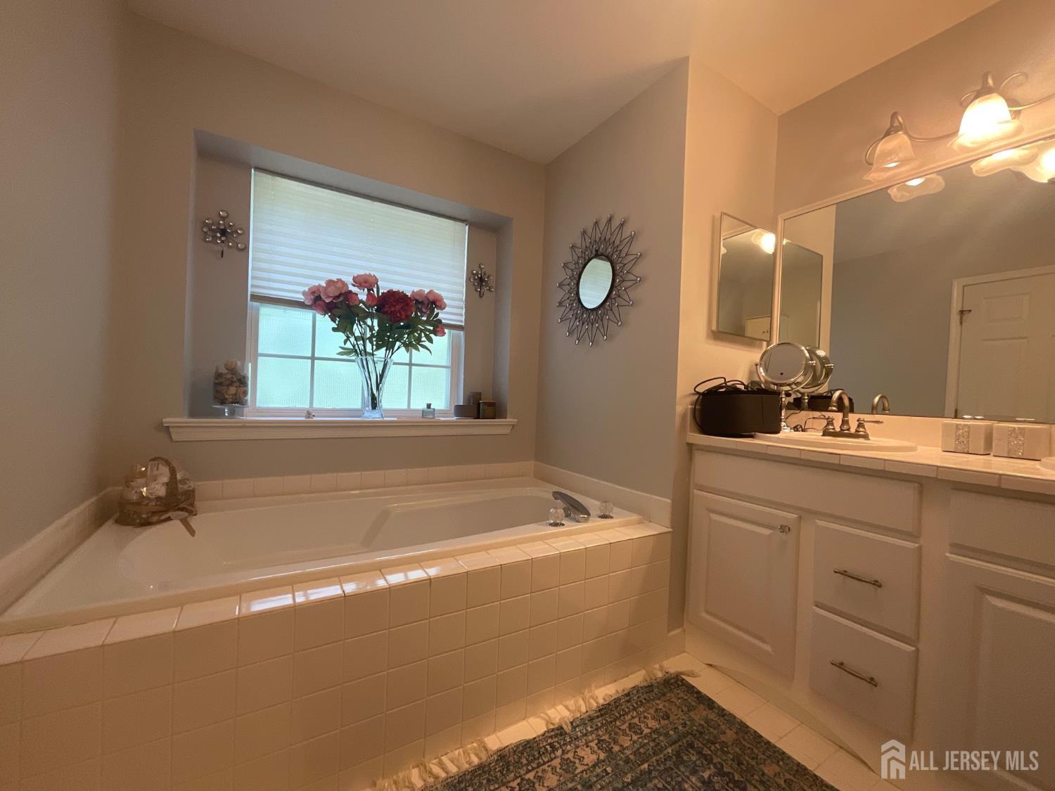 17 Tuthill Court Sayreville NJ 08872