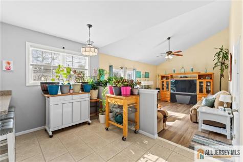 1409 Cable Avenue Beachwood NJ 08722