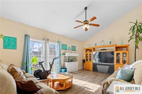 1409 Cable Avenue Beachwood NJ 08722