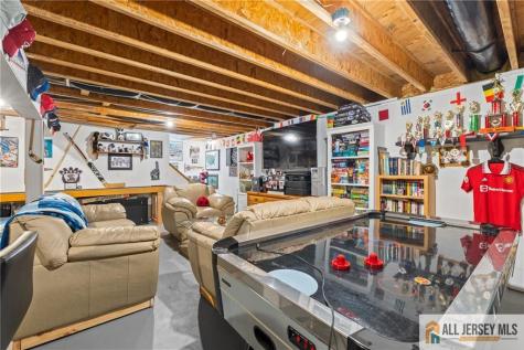 1409 Cable Avenue Beachwood NJ 08722