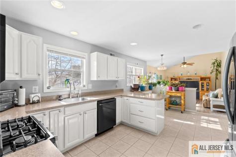 1409 Cable Avenue Beachwood NJ 08722