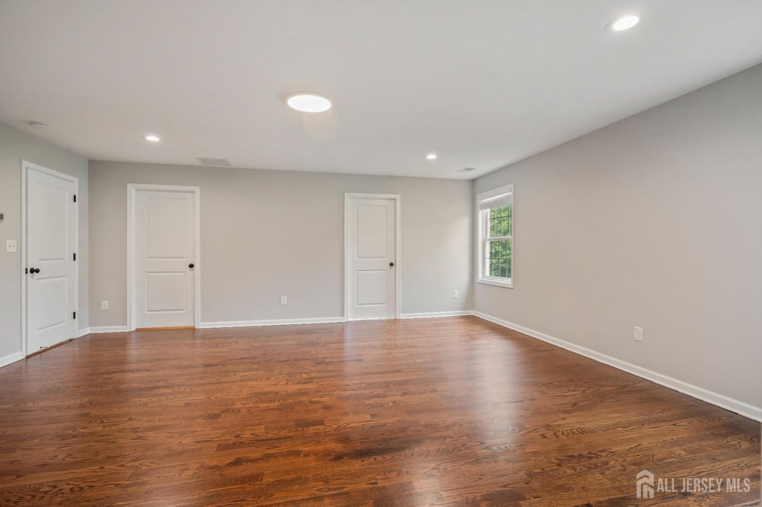 5 Devoes Lane East Brunswick NJ 08816
