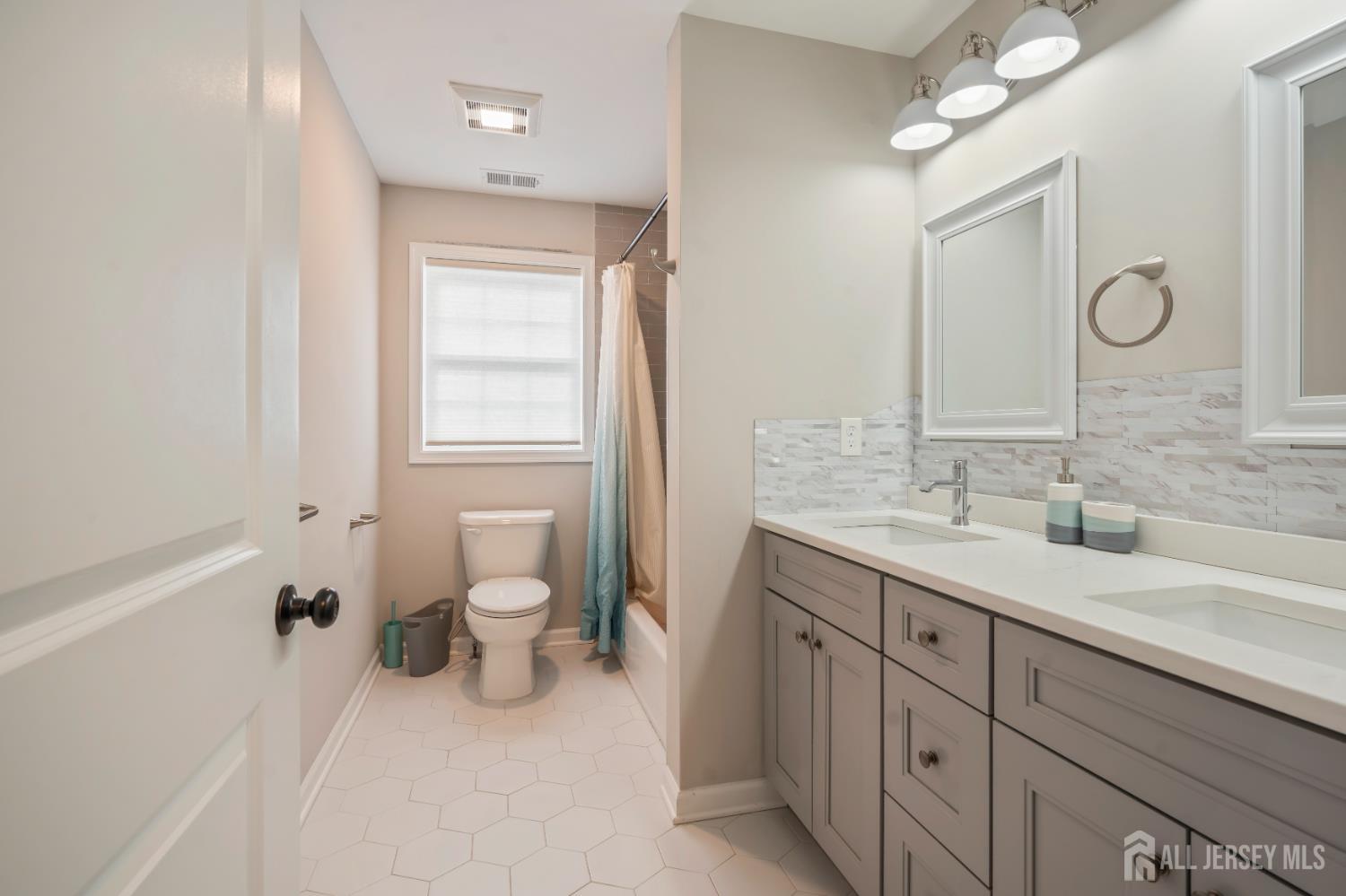 5 Devoes Lane East Brunswick NJ 08816