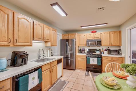 73 Chatsworth Court Edison NJ 08820