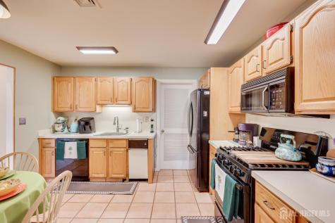 73 Chatsworth Court Edison NJ 08820
