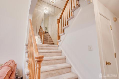 73 Chatsworth Court Edison NJ 08820