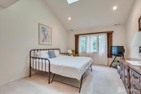 73 Chatsworth Court Edison NJ 08820