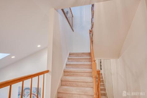73 Chatsworth Court Edison NJ 08820